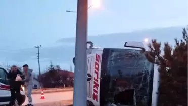 Otobüsün devrilmiş hali