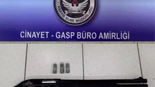 Çorum'da Polisin Hedefli Denetiminde 7 Şahıs Gözaltında, Silah ve Uyuşturucu Ele Geçirildi