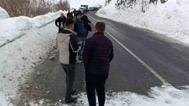 Hakkari‑Van Karayolunda Çığ Nedeniyle Trafik Durdu
