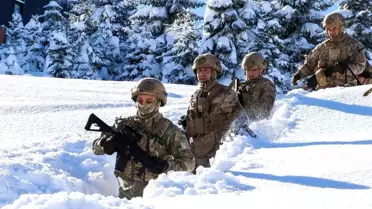 Ordu Kabadüz'de 1,5 Metrelik Kar Altında Jandarma Tatbikatı