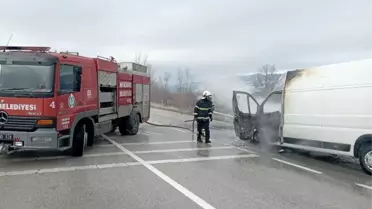 Niksar’da Seyir Halindeki Panelvanda Yangın Çıktı, İtfaiye Hızlı Müdahale Etti