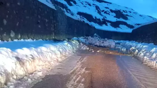 Sinop Türkeli'de Heyelan Yol Kapandı: Düzler‑Celaller Grubu Trafiğe Kapandı