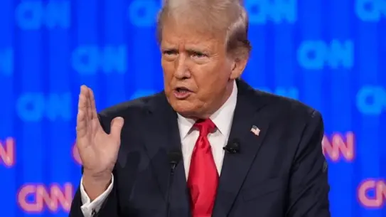 Trump, İran'a Yönelen Büyük Askeri Filo Hakkında Uyarıda Bulundu