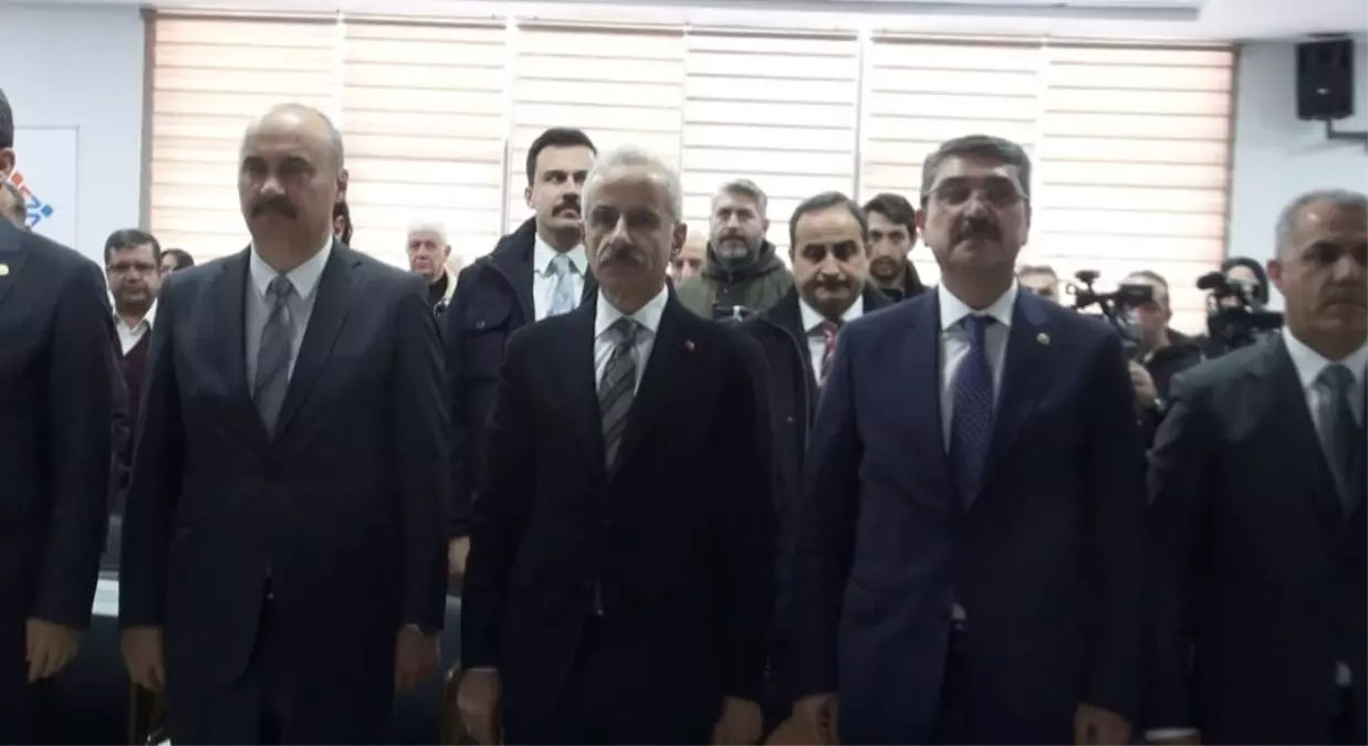 Abdulkadir Uraloğlu konuşma sırasında