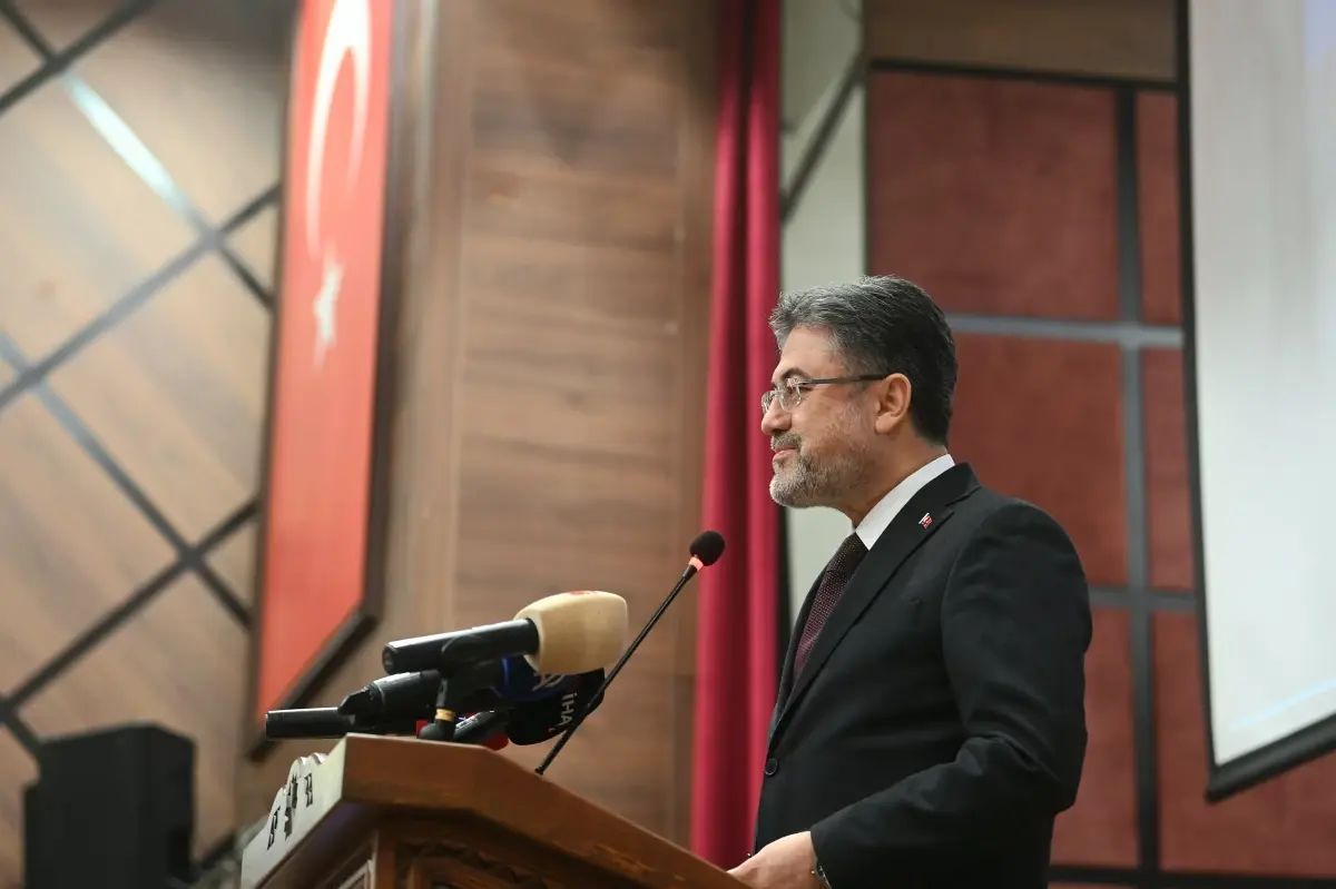 Yumaklı'dan CHP'li Belediyelere Sert Eleştiri: Çöp, Su ve Yolsuzluk Suçlamaları