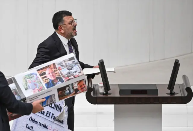 Meclis salonunda yaşanan itişme