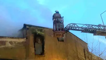 Turgutlu'da Mobilya Atölyesinde Çıkan Yangın Kontrol Altına Alındı