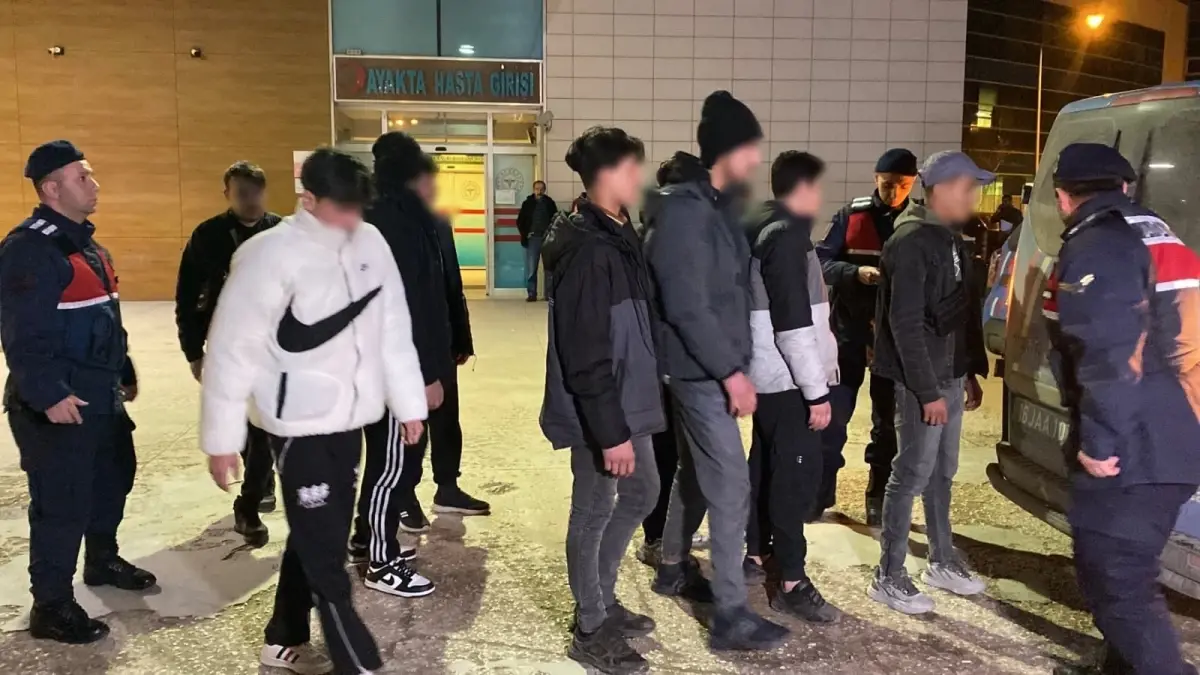 İnegöl'de Jandarma 9 Kaçak Göçmeni Yakalar