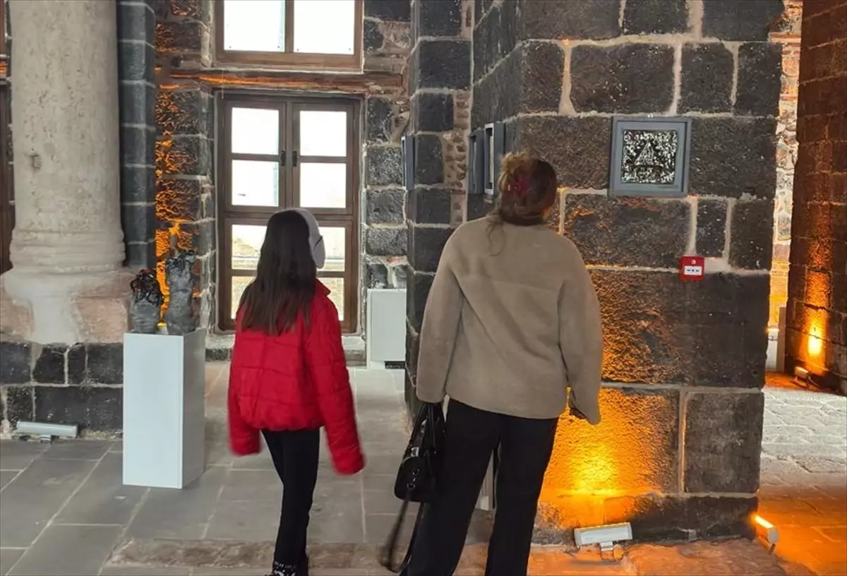 Diyarbakır Saint George Kilisesi’nde ‘Nazar, Tılsım ve İzler’ Seramik Sergisi Açıldı