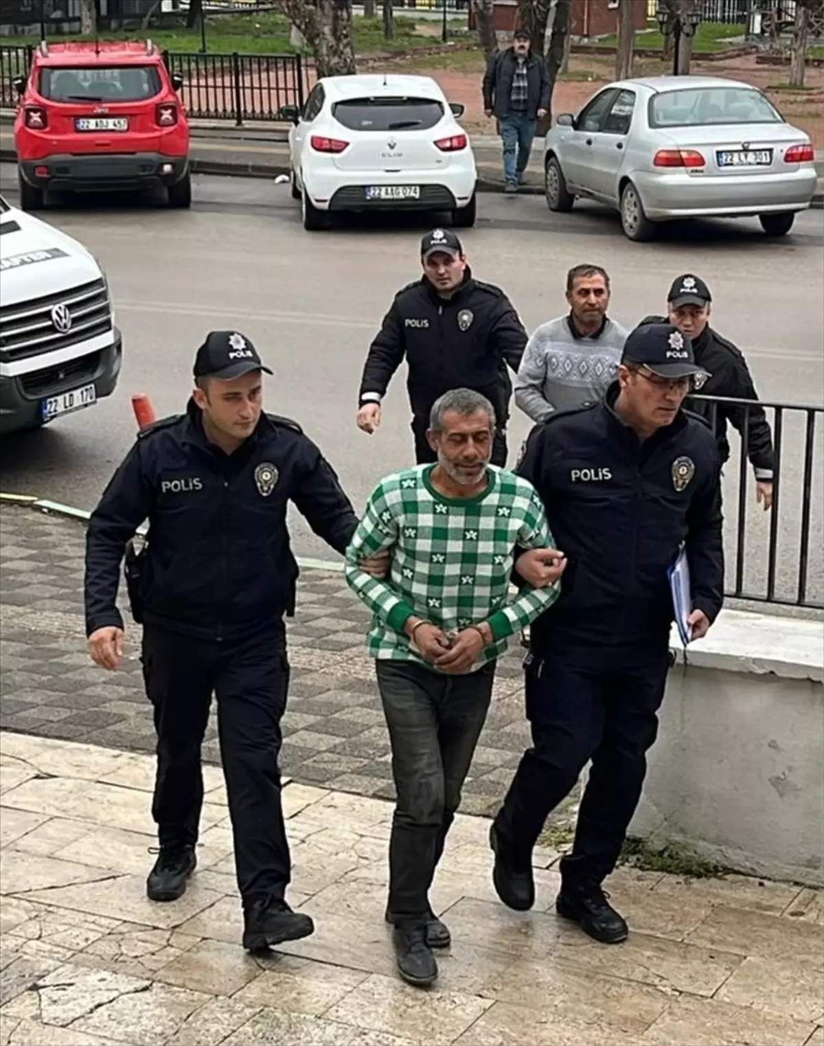 Edirne Ormanlık Alanında Kaçmaya Çalışan İki Firari Hükümlü Yakalandı