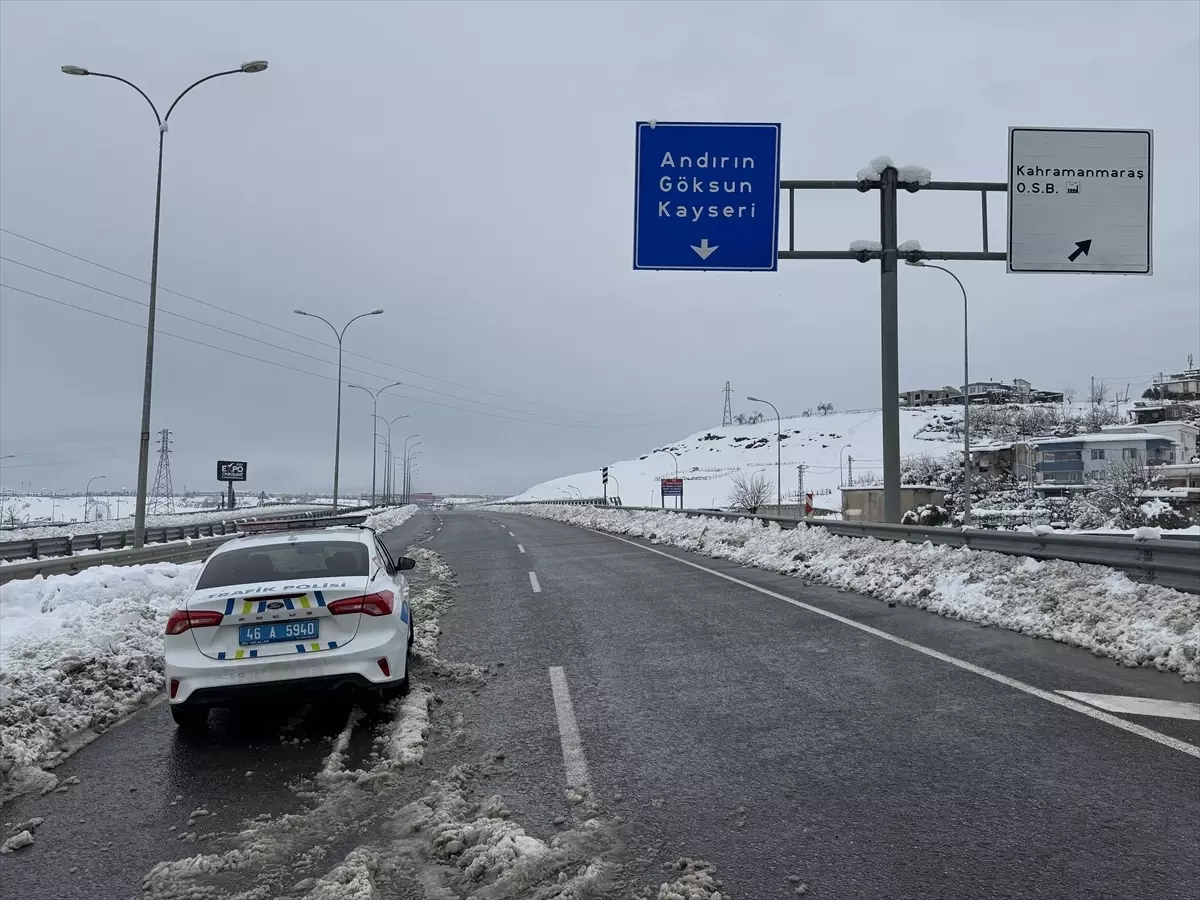 Kahramanmaraş'ta Şiddetli Kar Yağışı Hayatı Zorlaştırıyor