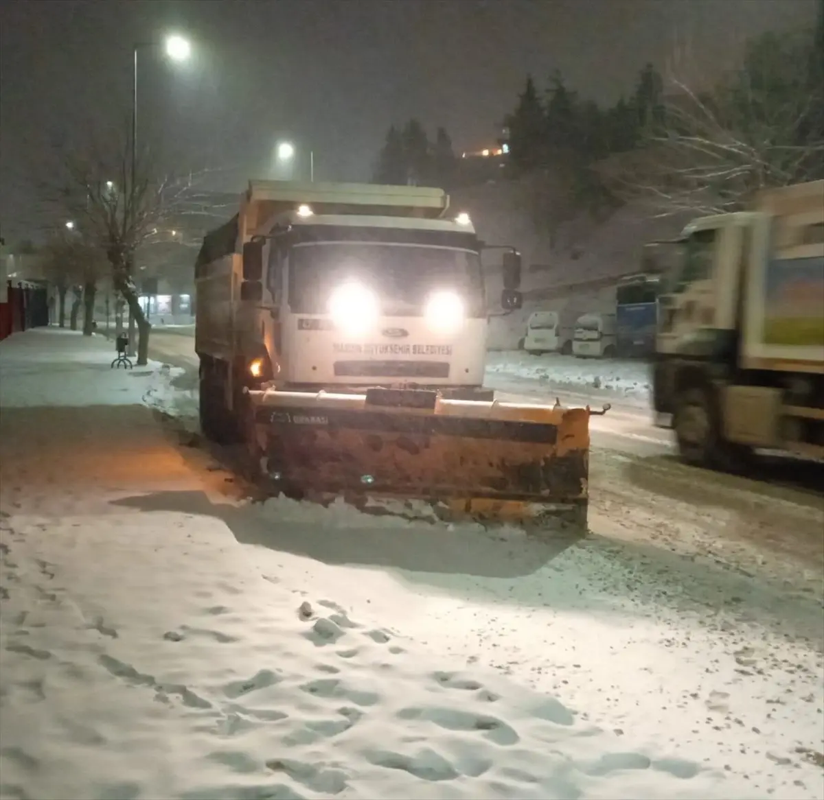 Mardin'de Şiddetli Kar Yağışıyla Mücadele: Belediyeden 24 Saat Kesintisiz Çalışma