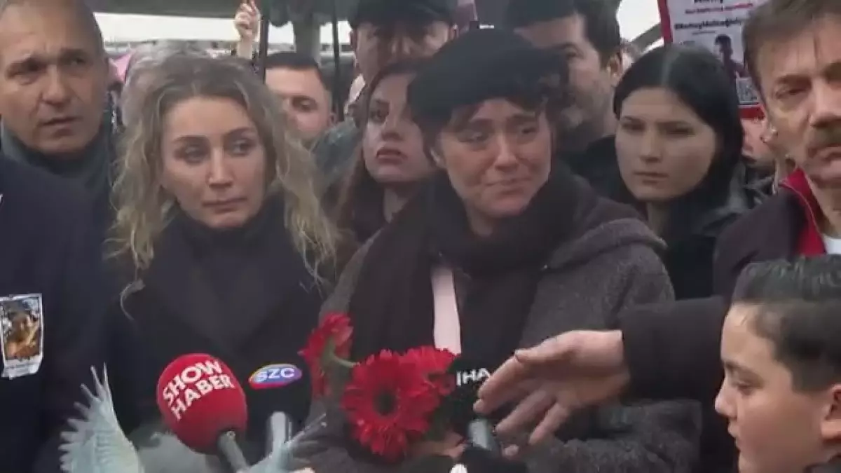 Kadıköy Salı Pazarı'nda 14 Yaşındaki Mattia İçin Duygusal Anma Töreni