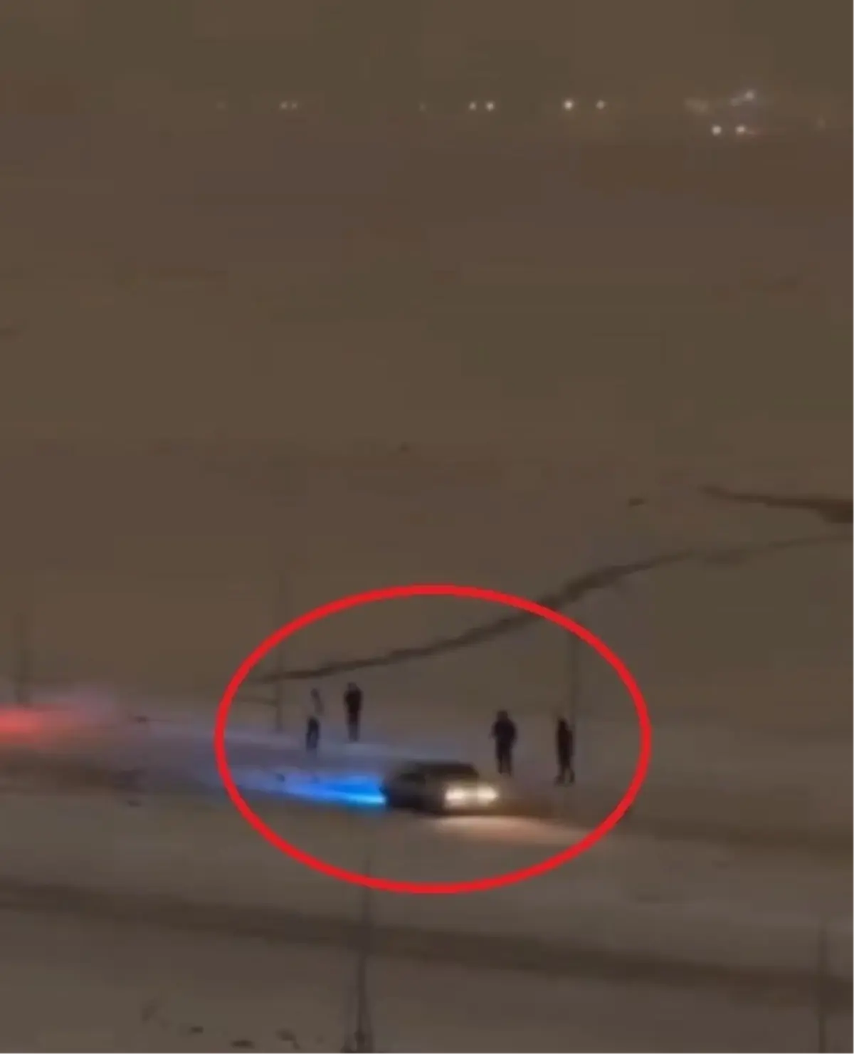 Diyarbakır’ın Karla Kaplı Sokaklarında Heyecanlı Drift Anları