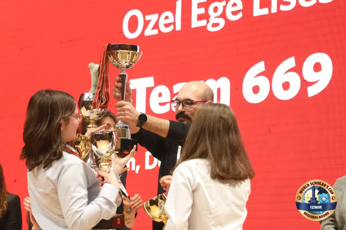 Ege Lisesi öğrencileri World Scholar’s Cup ödül töreninde