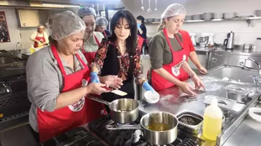 Afyonkarahisar’da Görme Engelli Kadınlar, Engelsiz Gastronomi Mutfağı’nda Geleneksel Hamur İşleri Üretti