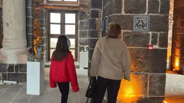 Sergideki öne çıkan seramik eserlerden biri