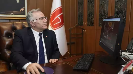 Rektör Güran, 2025 Yılın Kareleri Oylamasında Seçtiği Fotoğrafları Tanıttı