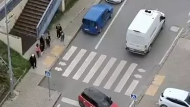 Maltepe'de Hızlı Araç Yayaları Tehlikeye Attı