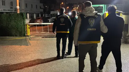 İzmir'de Gölmarmara'dan Çalınan Altınlar Yakalandı: 2 Şüpheli Tutuklandı