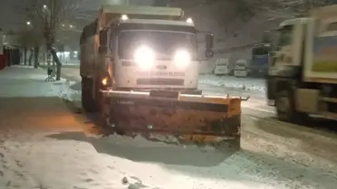 Mardin sokaklarında kar temizleme çalışması