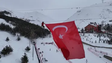 Palandöken Zipline Hattına Dev Türk Bayrağı Asıldı