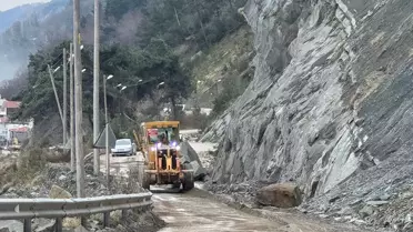 Ayancık'ta Kara Yol Açıldı: Belediye Çalışmalarıyla Trafik Yeniden Başladı