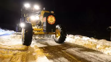 Uşak’ın Yüksek Kesimlerinde Karla Mücadele Hız Kesiyor
