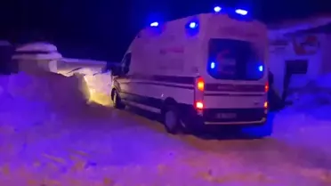 Kars'ta Kar Tipisi Hastane Yolunu Kapatırken Acil Müdahale Gerekti