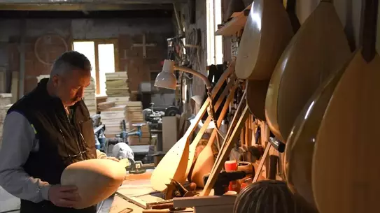 Canan Horuz’un tamamladığı bağlama