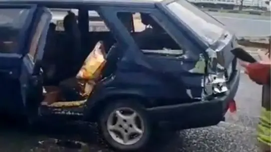 Turgutlu’da Otobüs ve Özel Araç Çarpışması: 2 Yaralı