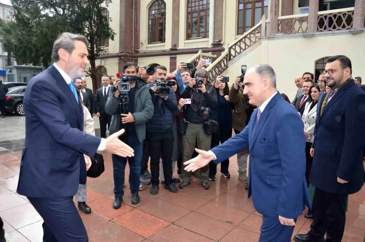 Enerji Bakanı Bayraktar, Manisa’da Yerel Yetkililerle Stratejik Brifing Gerçekleştirdi