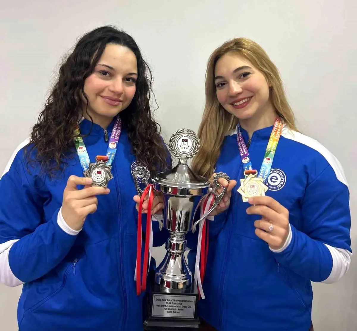 Ege Üniversitesi'nden Full Contact Şampiyonası: Tuana Erdoğan ve Azra Almina Özalp Zirvede
