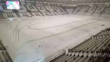Elazığ Atatürk Stadyumu Karla Kapandı: Kış Şartları Sahayı Beyaza Döndürdü