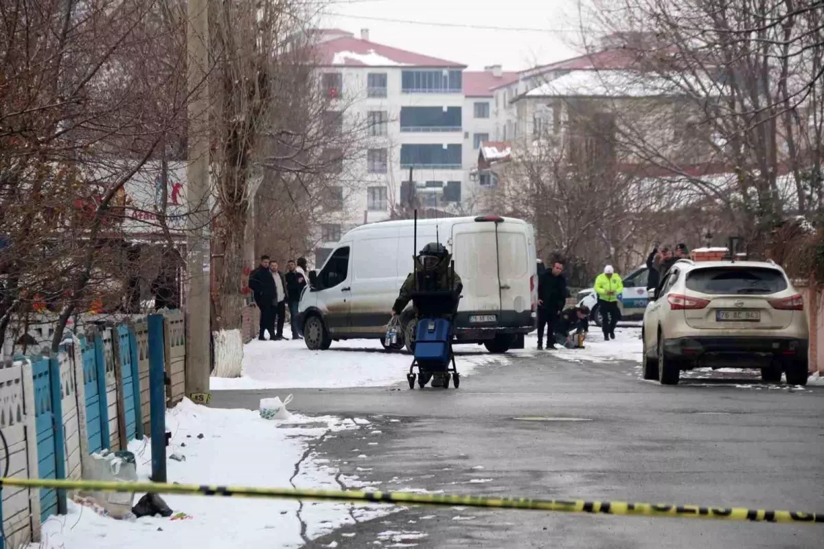Iğdır’da Şüpheli Çanta Patlaması: Çocuk Oyun Alanında Kıyafetler Fırladı