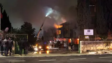 Adana'da Dipçik Fabrikasında Yangın Koptu, İtfaiye Hızlı Müdahale Etti