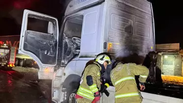 Cizre'de Seyir Halindeki TIR'da Çıkan Yangın Hızlıca Söndürüldü
