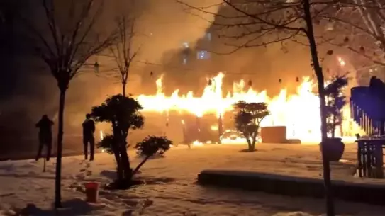 Diyarbakır Bağlar’da Kafe Yangını Kontrol Altına Alındı