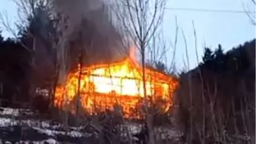 Artvin Şavşat’ta yangın: bir ev tamamen yandı, kullanılmaz hâle geldi