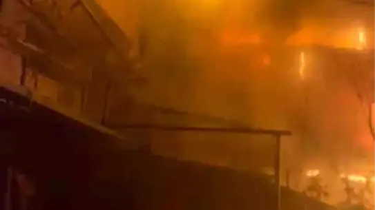 Sancaktepe'de Ahşap Barakada Çıkan Yangın Hızla Kontrol Altına Alındı