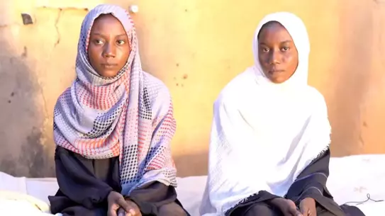 Sudan’da Okula Ateş Açıldı: İkiz Kız Kardeşlerin Hayatta Kalma Mücadelesi