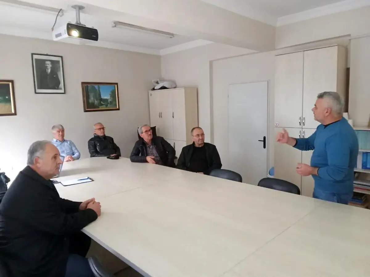 Yenipazar’da Arıcılara Yönelik Hastalık ve Bakım Eğitimi Başladı