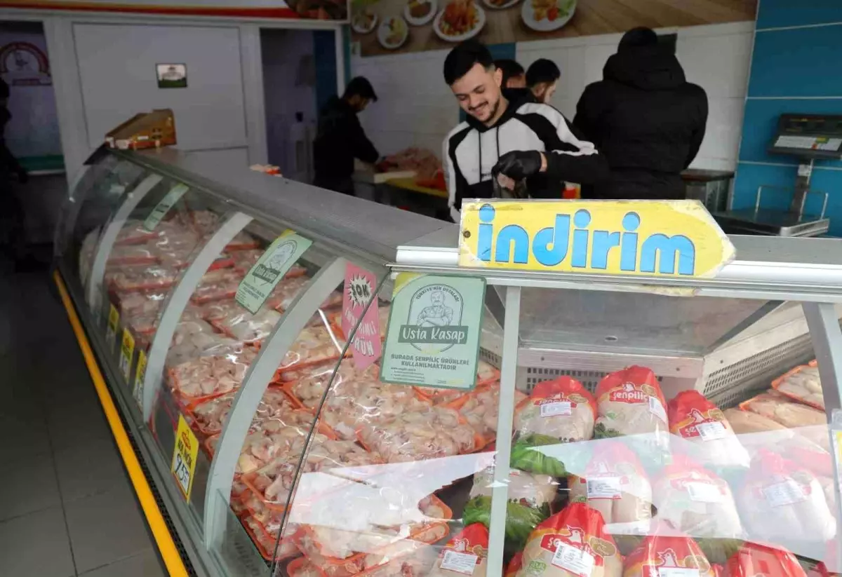 Adana’da Tavuk Fiyatları Sabit Kaldı: Tüketiciler Kasapları Tercih Ediyor