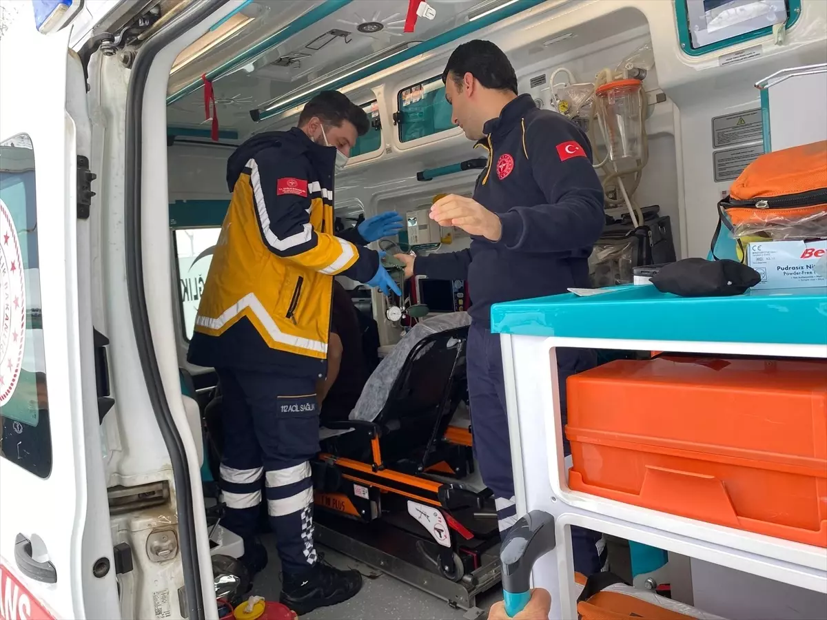 Batman’da karla kapalı köy yolu