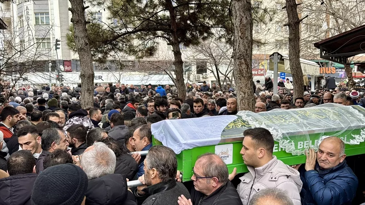 Kırşehir’de Gözde Akbaba’nın Duygusal Cenazesi Gerçekleşti