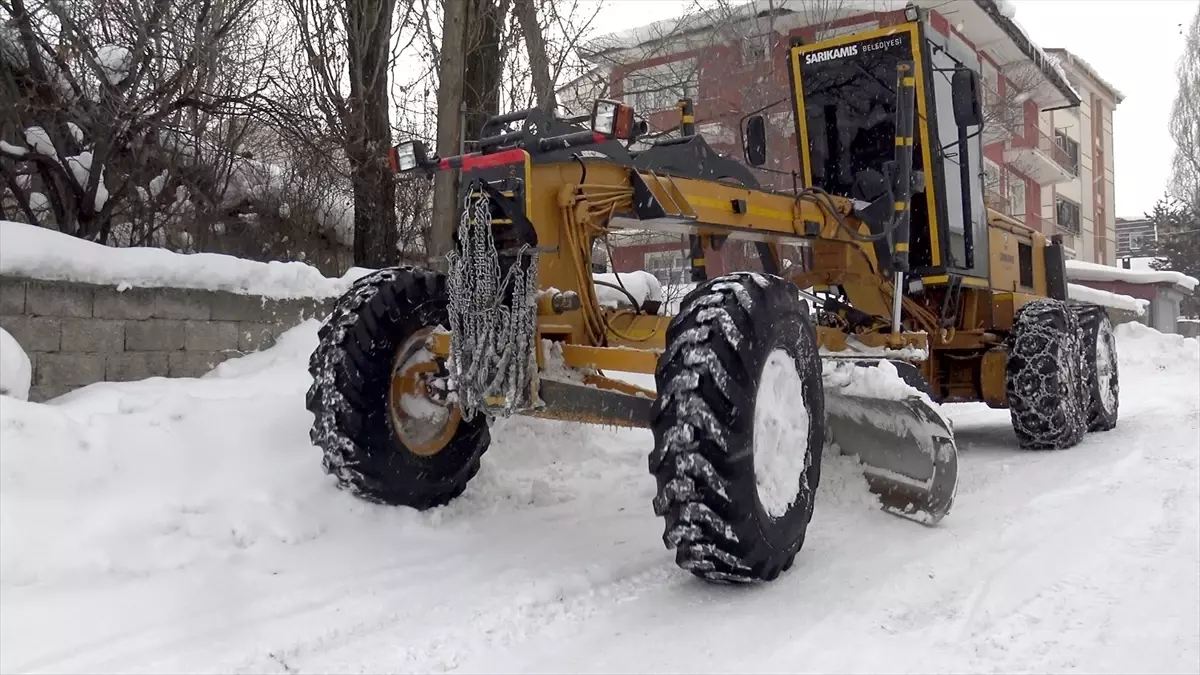 Kars ve Ardahan’da kar yağışı ve buz sarkıtları