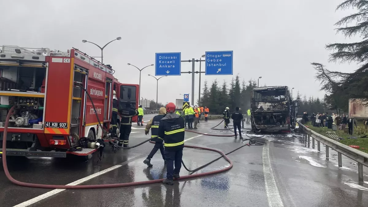 Gebze'de Otobüs Yangını: Yolcular Güvenli Şekilde Tahliye Edildi