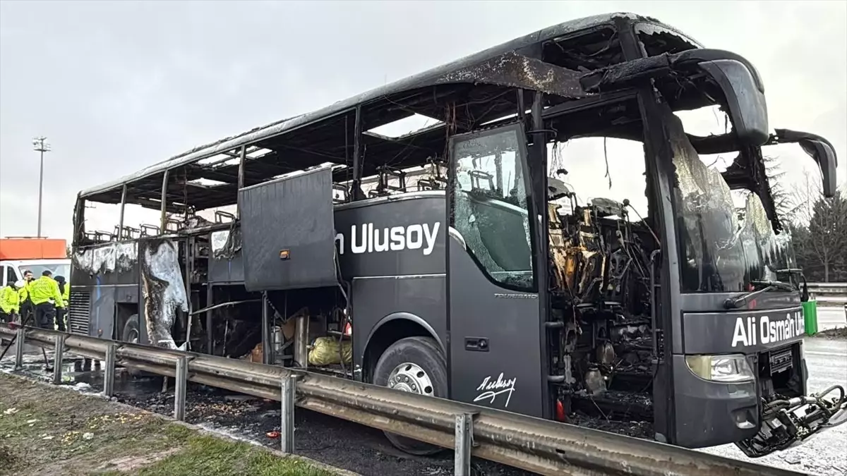 Gebze'de Şehirlerarası Otobüste Çıkan Yangın Hızla Söndürüldü
