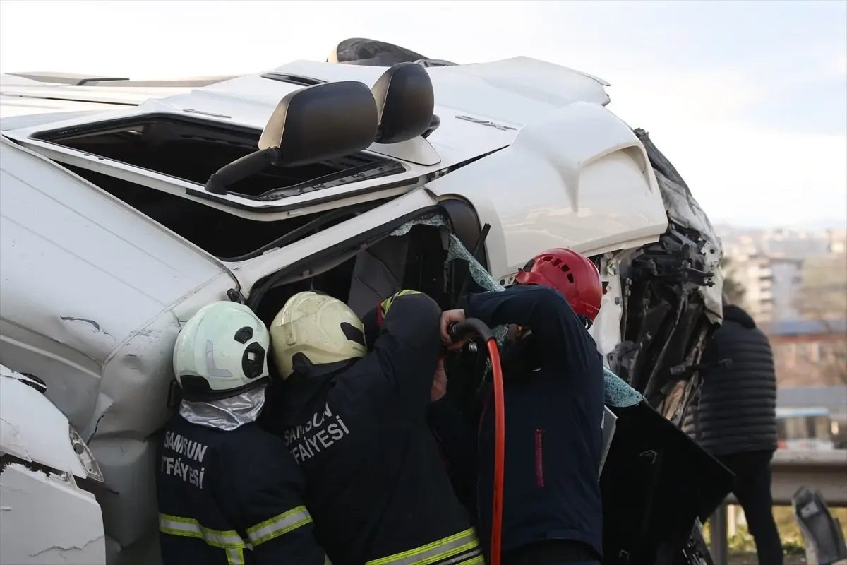 Samsun Canik'te trafik kazası sonrası görüntü