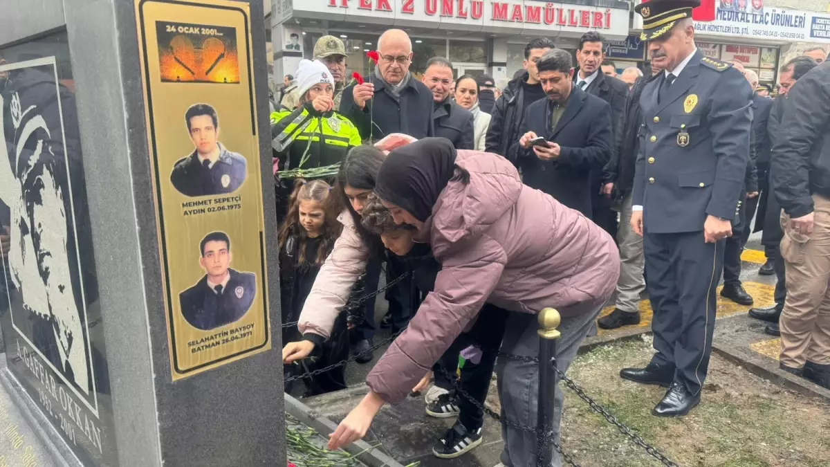 Diyarbakır’da Şehit Emniyet Müdürü Ali Gaffar Okkan ve 5 Mesai Arkadaşının Anma Töreni